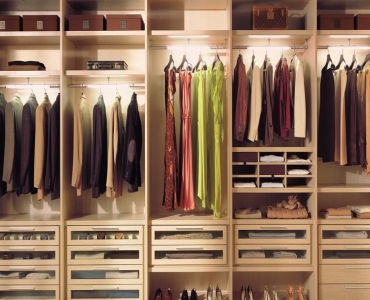 Как хранить одежду в шкафу